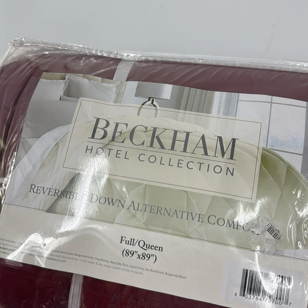 BECKHAM Hotel Collection Reversible Down Alternative Burgundy Comforter Full NEW